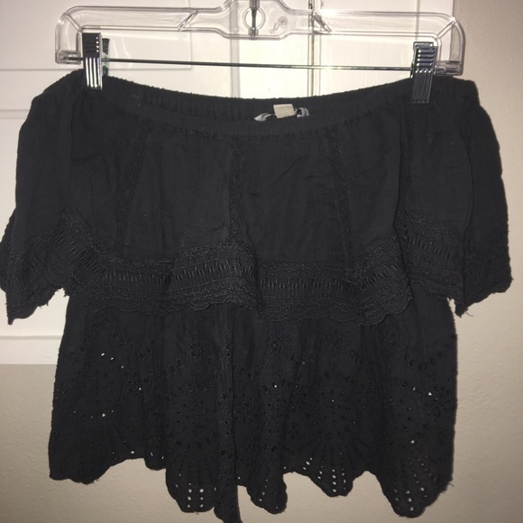 American Eagle Outfitters Tops - American Eagle off the shoulder eyelet top